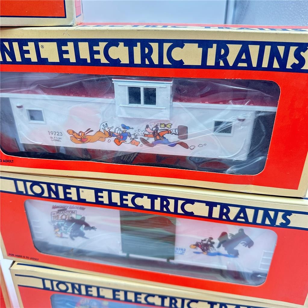 Vtg 1990s Disney Lionel Electric Train (Set of 8 Trains)