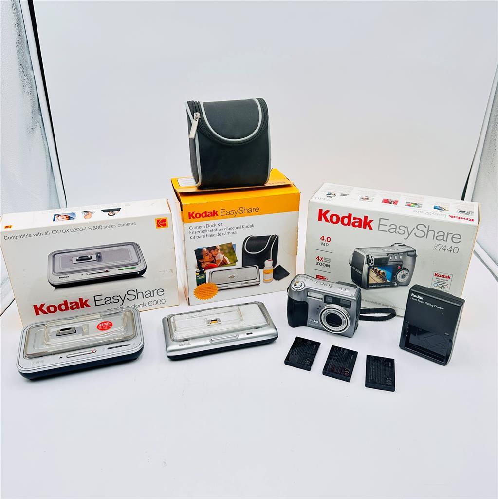 Kodak EASYSHARE Lot of 3  4.0MP 3x Optical Zoom Compact Digital Camera Camera Do