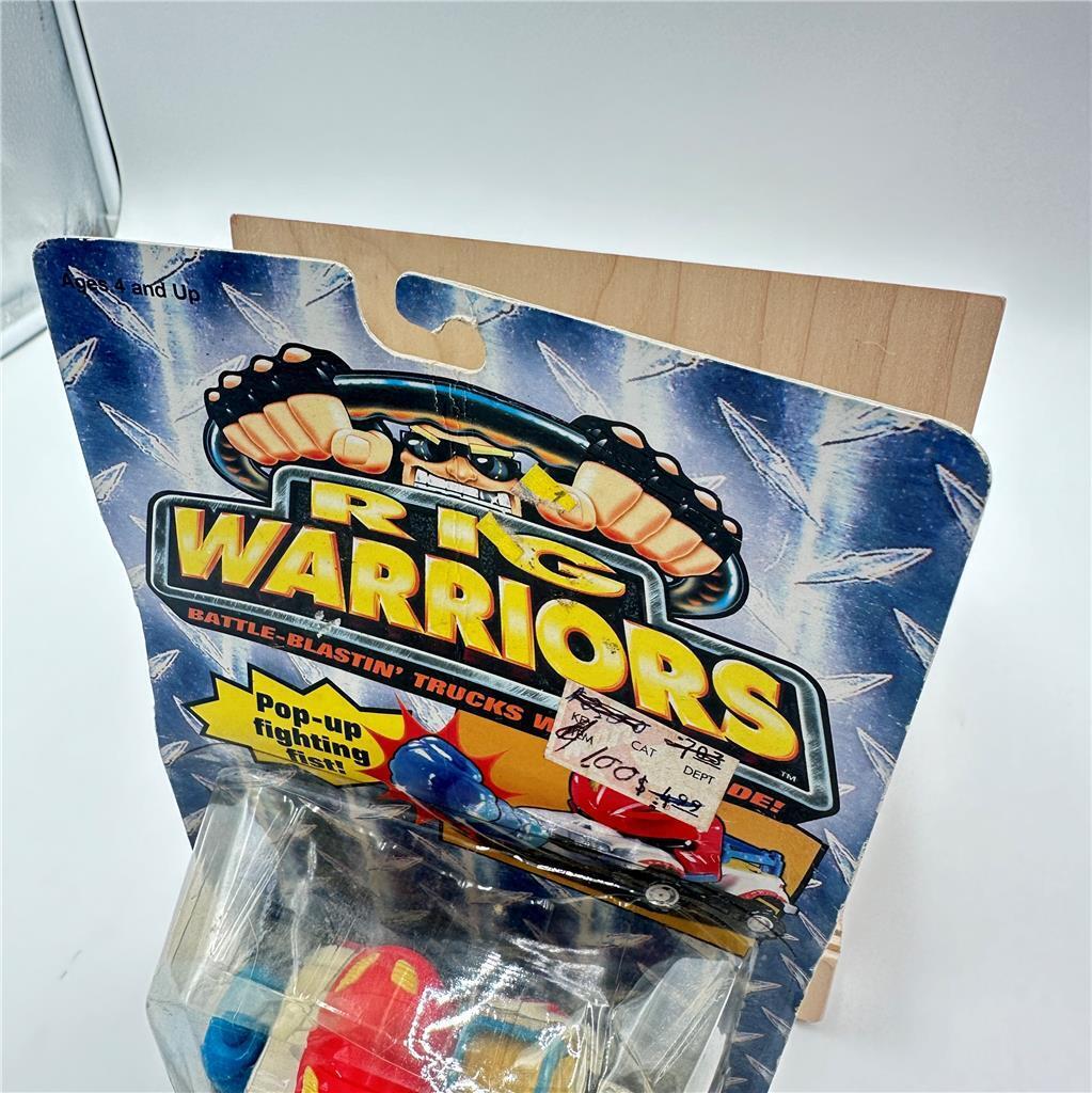 Rig Warriors Fender Fist 1998 Galoob Trucks  Pop -Up Fighting Fist