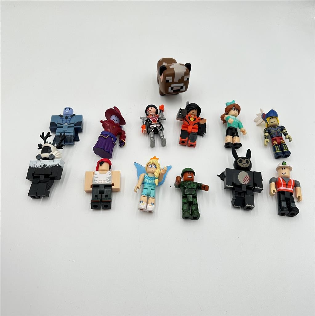 LOT OF 11  ROBLOX ACTION FIGURES + 1 Minecraft Squishy Cow & 1 Playmobil Figure