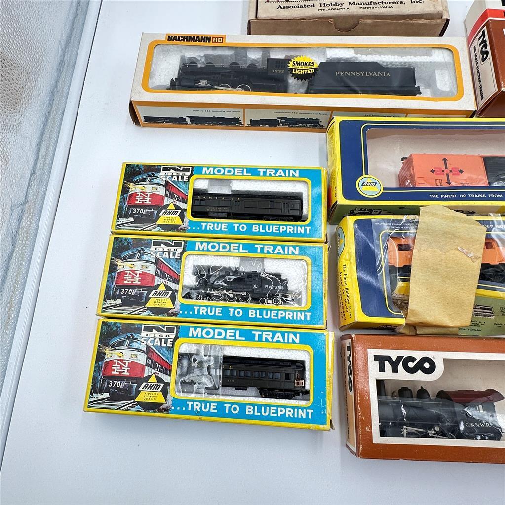 Lot of Model Trains, Tracks and Buildings Please See Pictures