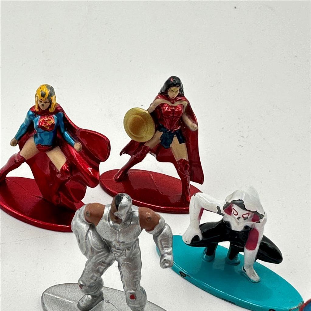 Jada Toys  Nano 1.75 inch Metalfigs Marvel DC Superman Thanos wonder woman