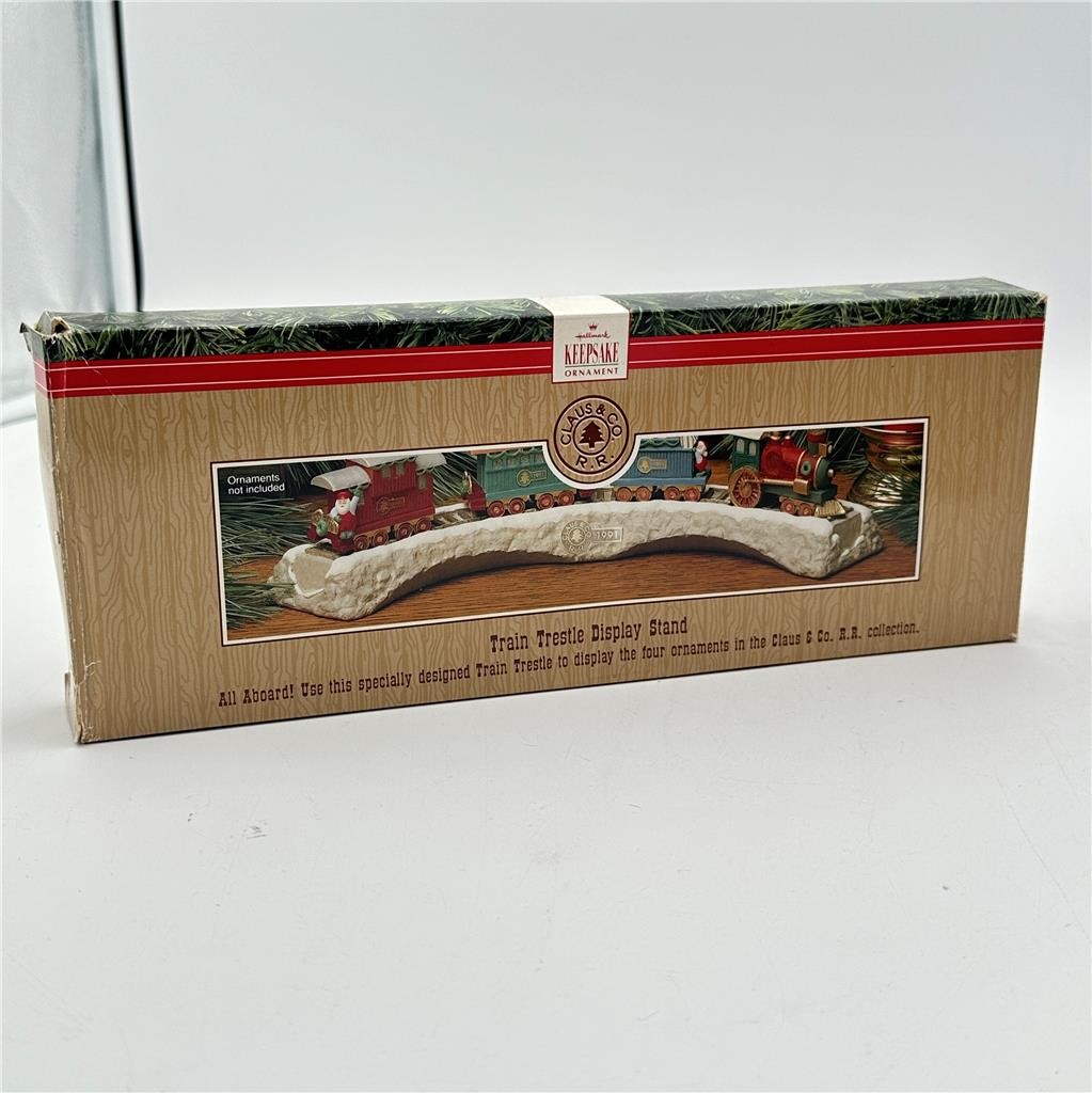 Hallmark Keepsake Train Trestle Display Stand Claus & Co 1991