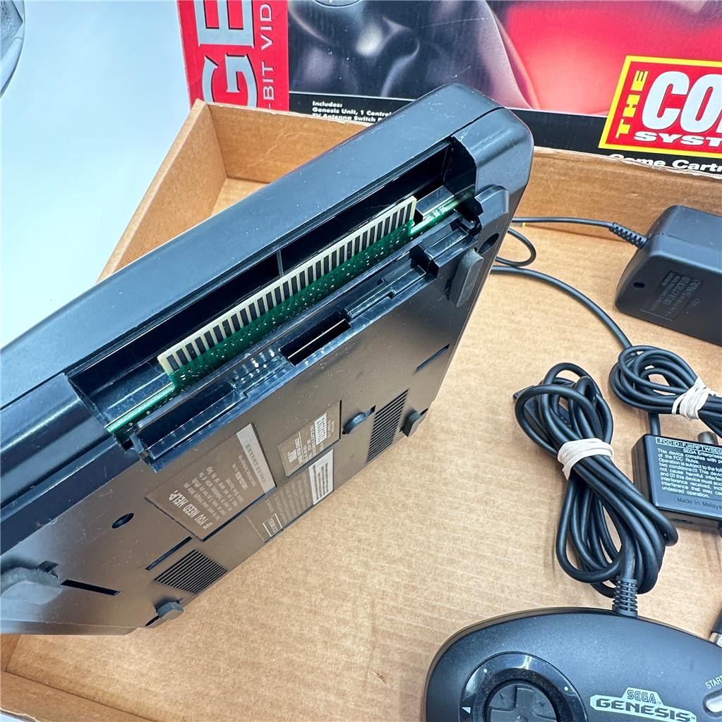 Sega Genesis The Core System 16-Bit Graphics Untested Missing Side Cover