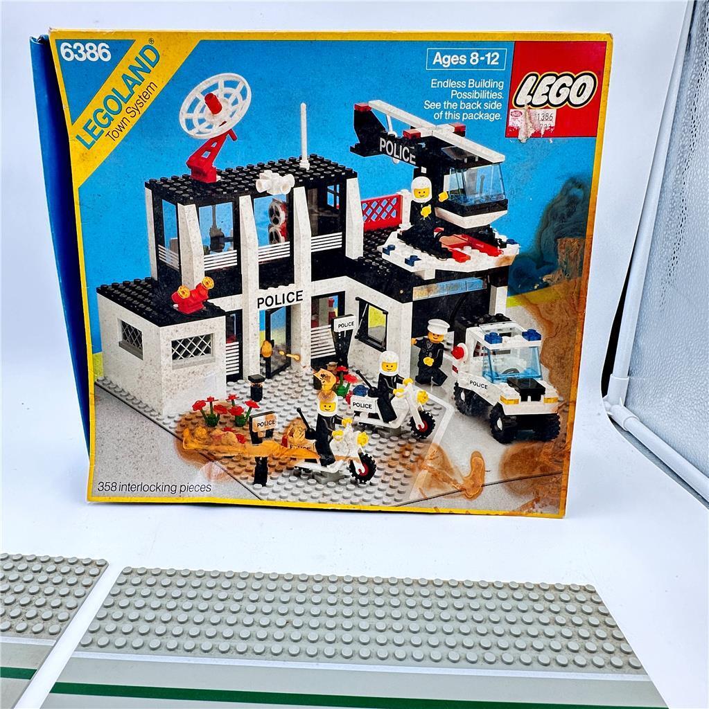 LEGO Town: Police Command Base-Missing pieces-See pictures