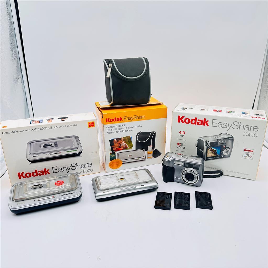 Kodak EASYSHARE Lot of 3  4.0MP 3x Optical Zoom Compact Digital Camera Camera Do