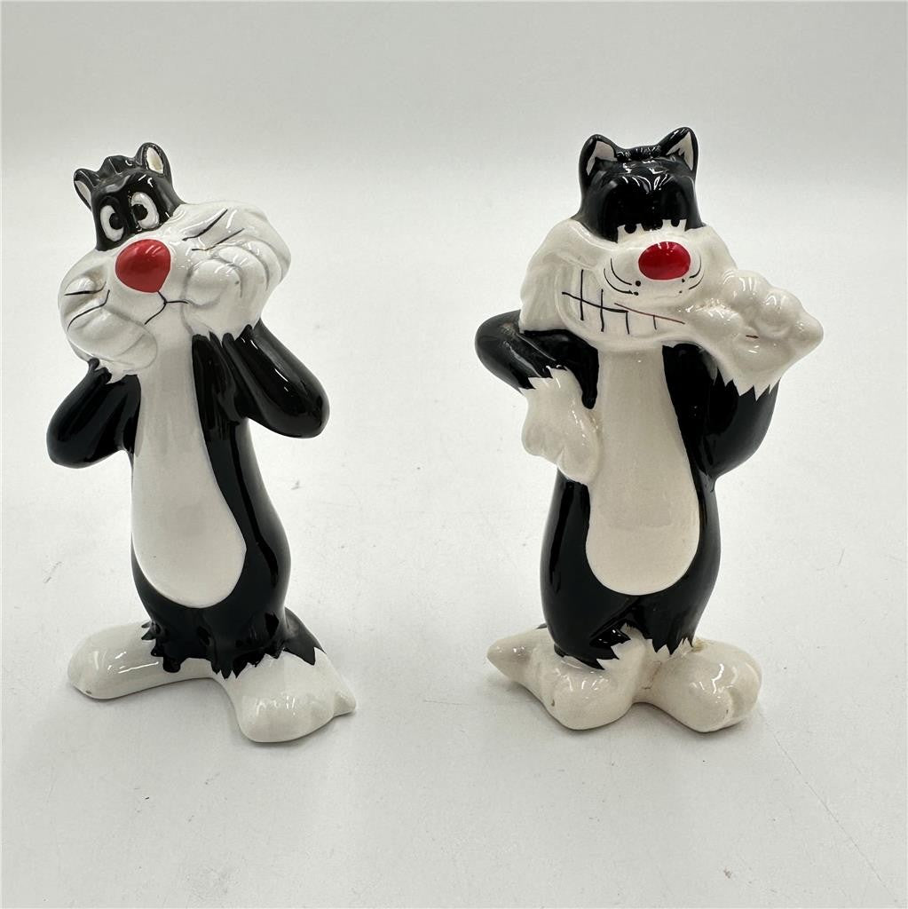 VINTAGE WARNER BROS SYLVESTER SALT AND PEPPER SHAKERS See Description