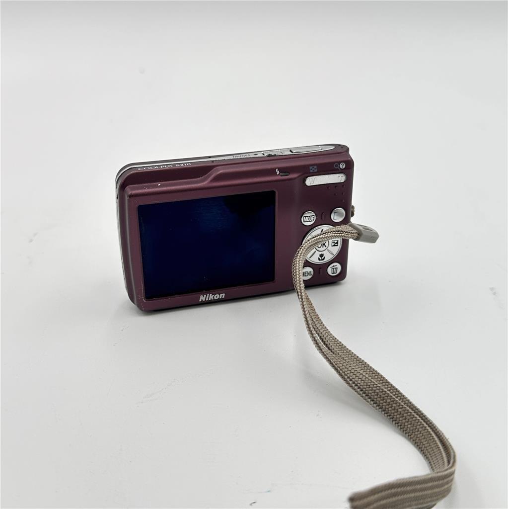 Nikon COOLPIX L18 8.0 Megapixels VR & ISO 2000 2.5 Inch LCD Parts Only