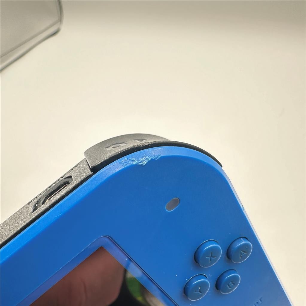 Nintendo 2DS Electric Blue with AC Adapter Ractory Reset Good Screens