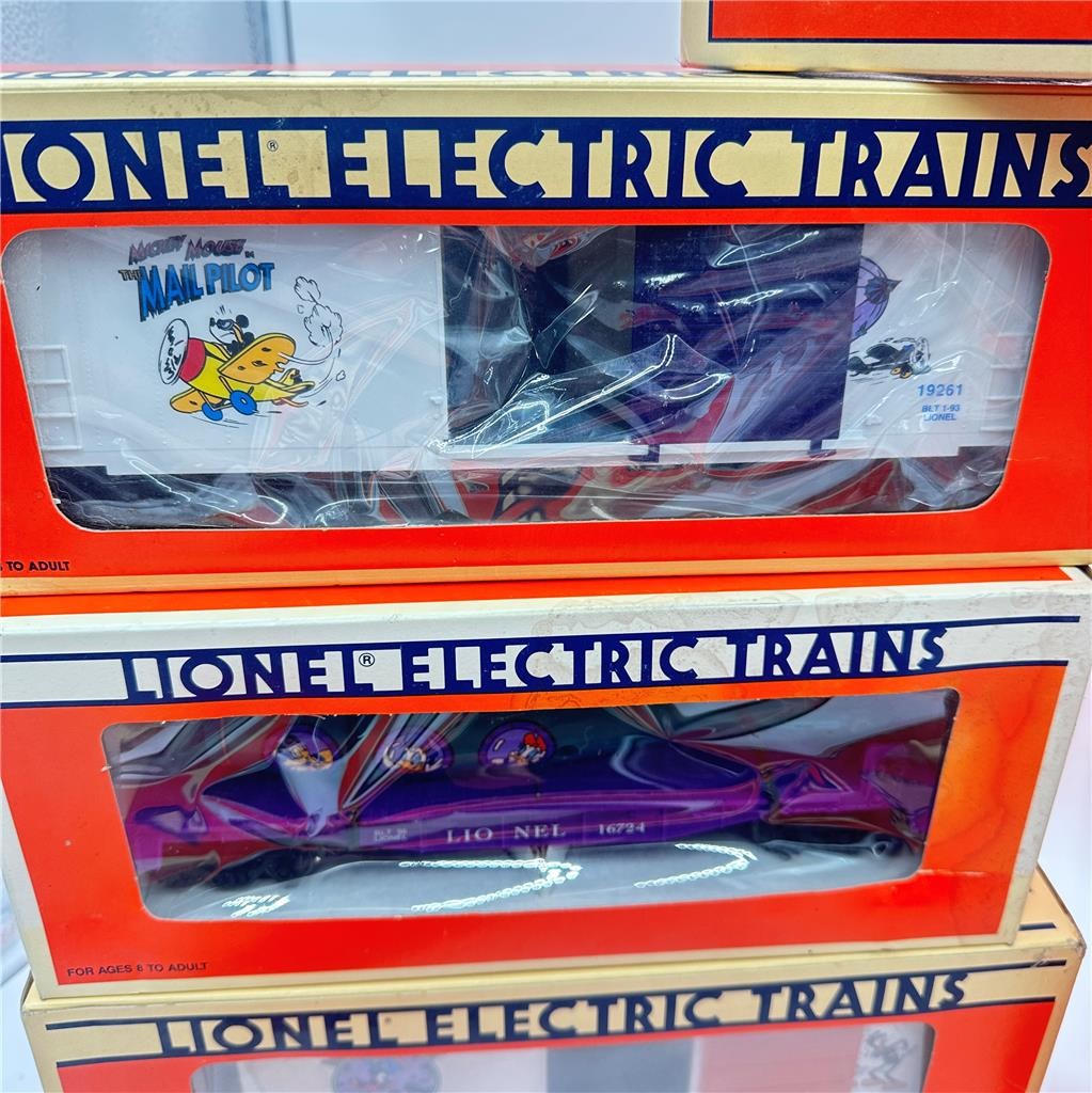 Vtg 1990s Disney Lionel Electric Train (Set of 8 Trains)