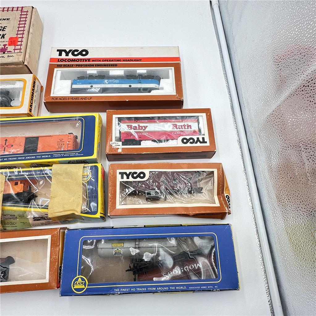 Lot of Model Trains, Tracks and Buildings Please See Pictures