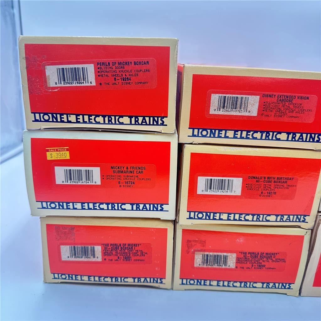 Vtg 1990s Disney Lionel Electric Train (Set of 8 Trains)