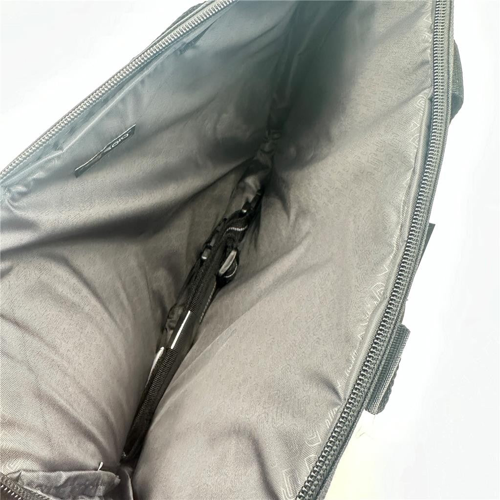 SOLO PRO SLIM BRIEF - PROTECTS LAPTOPS UP TO 16" MODEL CLA1 16-4 - NEW w/ STRAP