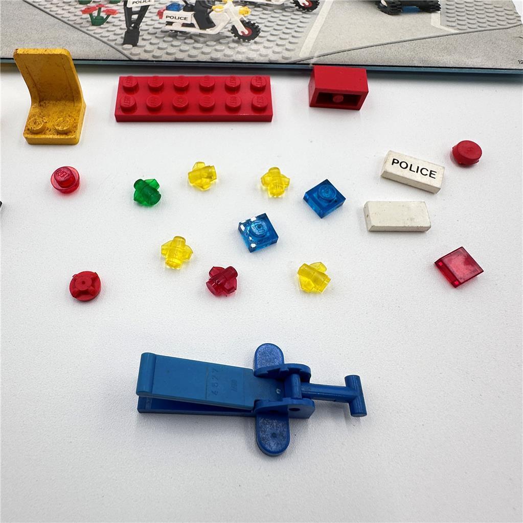 LEGO Town: Police Command Base-Missing pieces-See pictures
