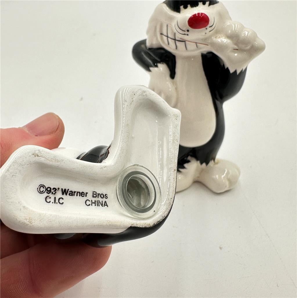 VINTAGE WARNER BROS SYLVESTER SALT AND PEPPER SHAKERS See Description