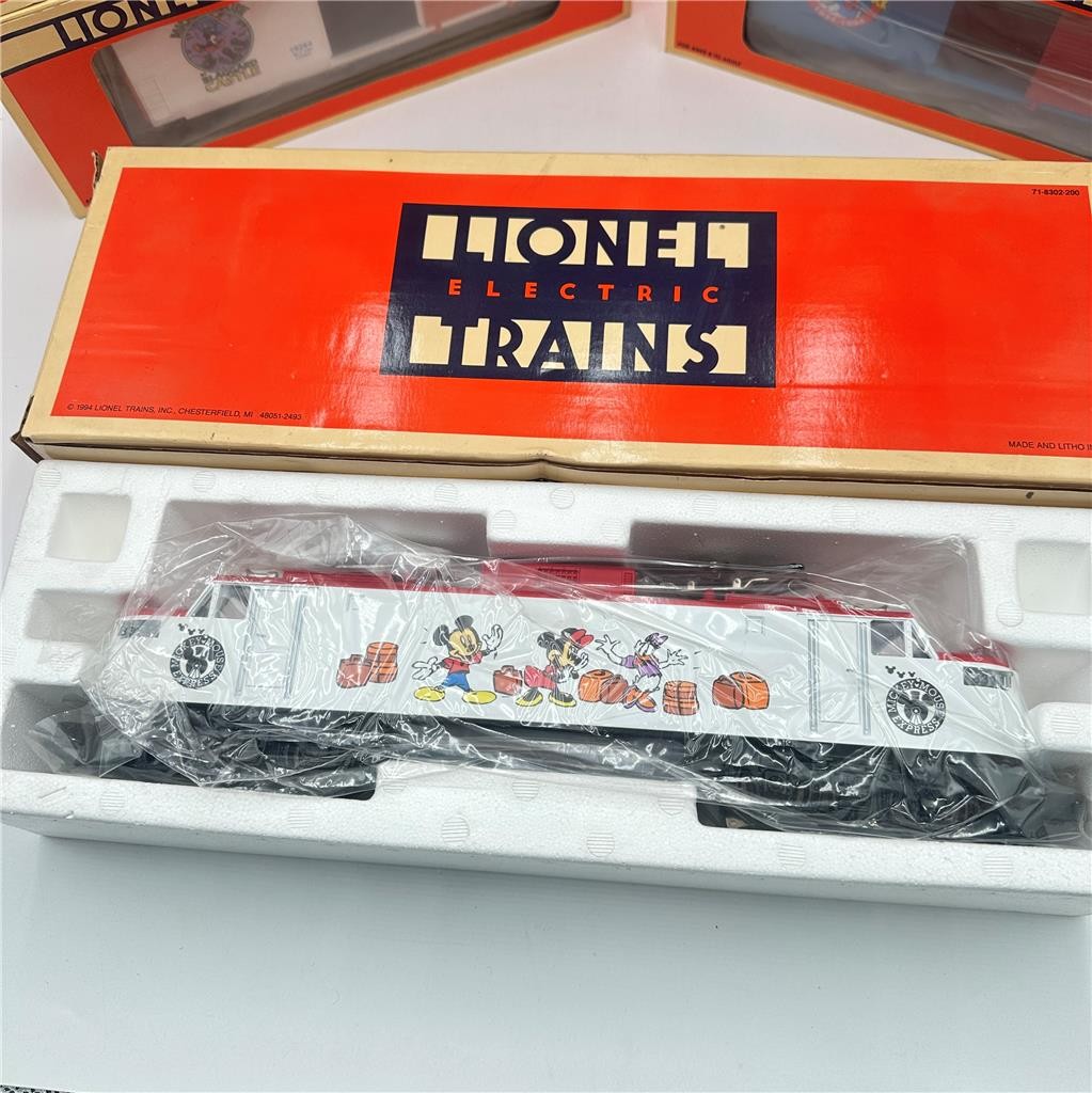 Vtg 1990s Disney Lionel Electric Train (Set of 8 Trains)