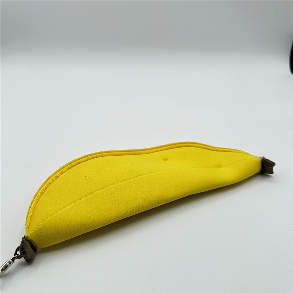 Nintendo Donkey Kong Country Returns Banana Wii Remote Pouch Game Stop Promo Bag