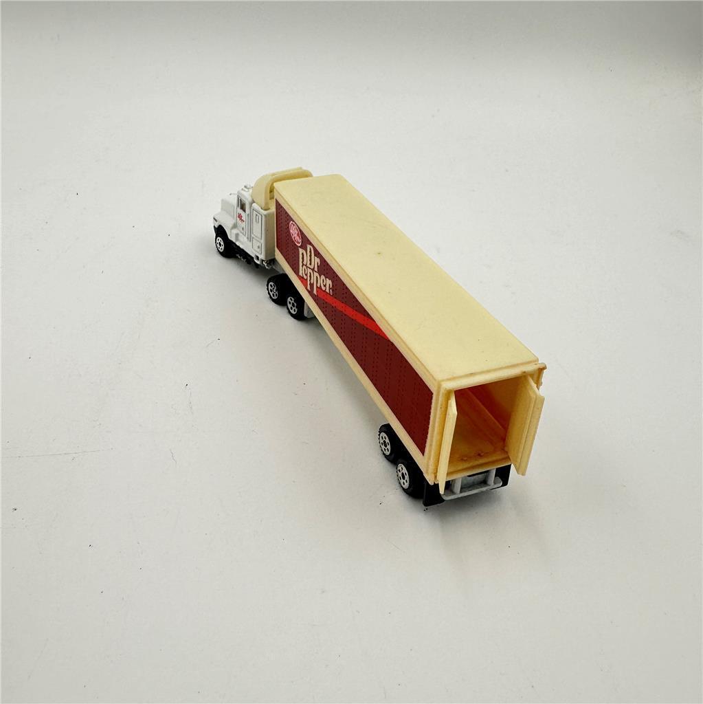 Road Champs Dr Pepper Kenworth Truck Trailer Die Cast Semi 1987