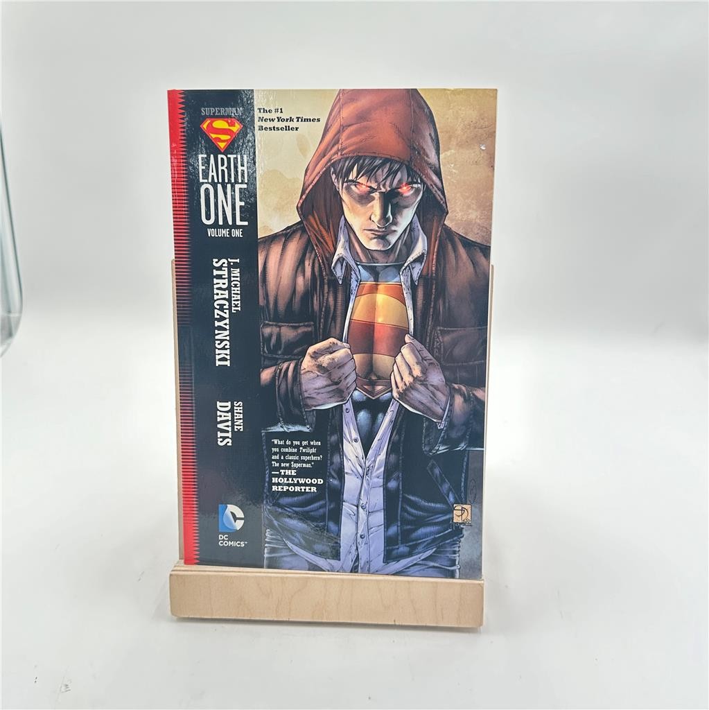 Superman: Earth One Volume 1 - Paperback By Straczynski, J. Michael