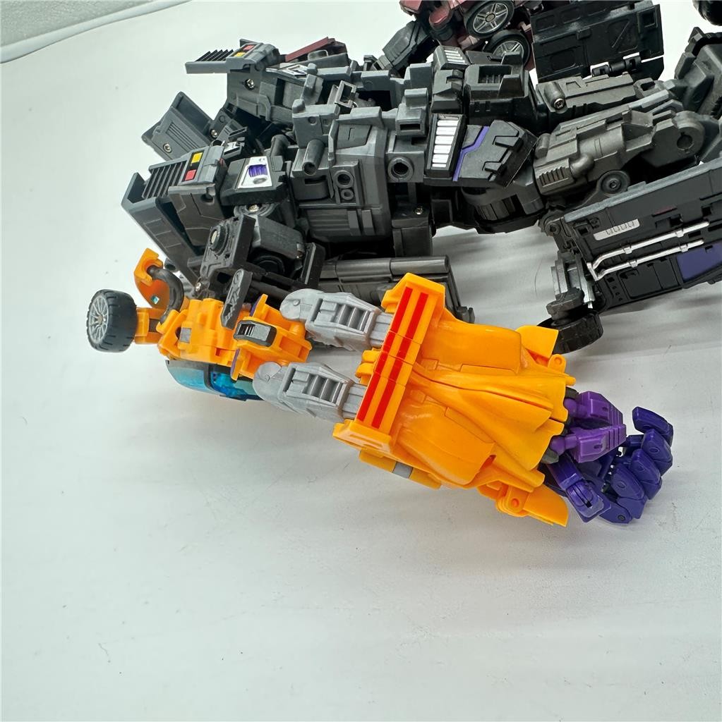 Fansproject Intimidator (3rd Party Stunticons, Menasor) Missing Pieces