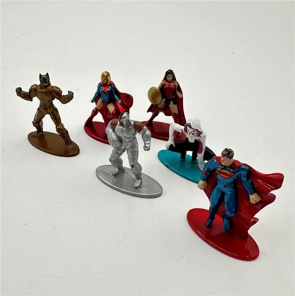 Jada Toys  Nano 1.75 inch Metalfigs Marvel DC Superman Thanos wonder woman