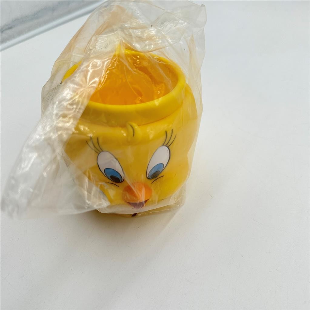 Vintage 1994 Looney Tunes Tweety Bird Promo Plastic 3-D Mug New Sealed