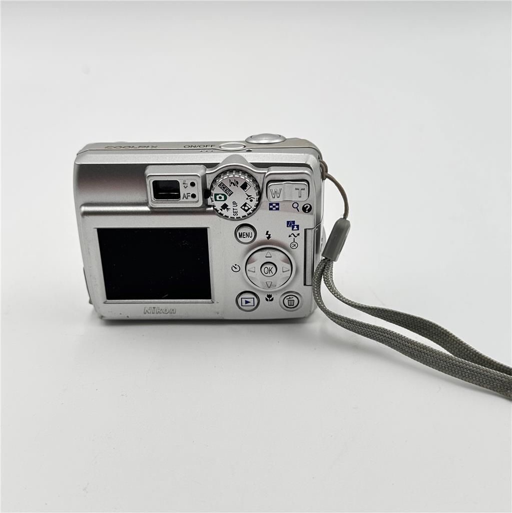Nikon COOLPIX 4600 4.0 Megapixels 3x Zoom Red Eye Fix Parts Only