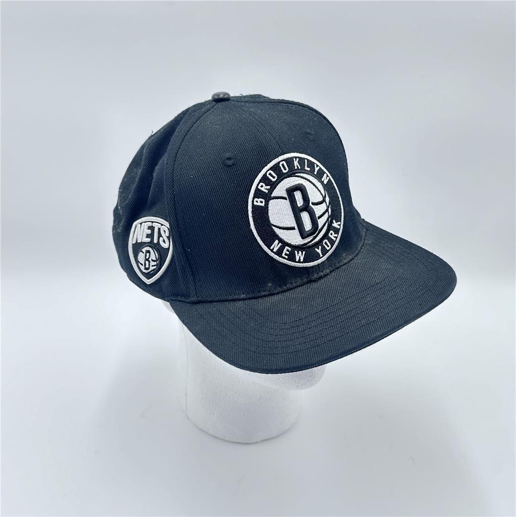 BROOKLYN NETS STACKED LOGO SNAPBACK HAT Pro standard