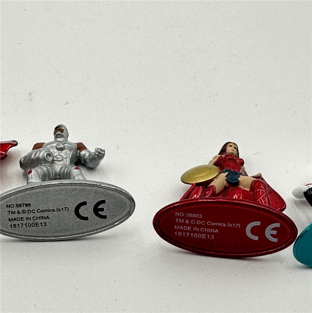 Jada Toys  Nano 1.75 inch Metalfigs Marvel DC Superman Thanos wonder woman