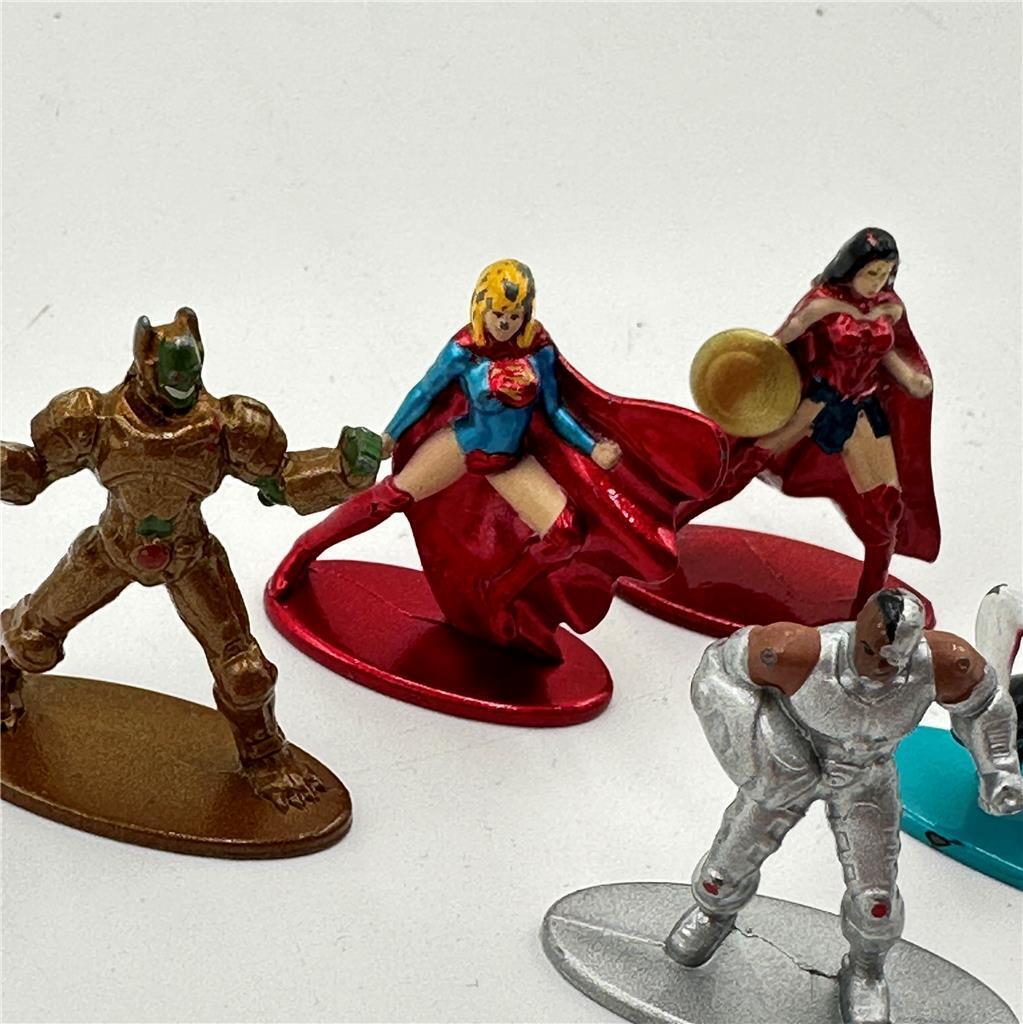 Jada Toys  Nano 1.75 inch Metalfigs Marvel DC Superman Thanos wonder woman