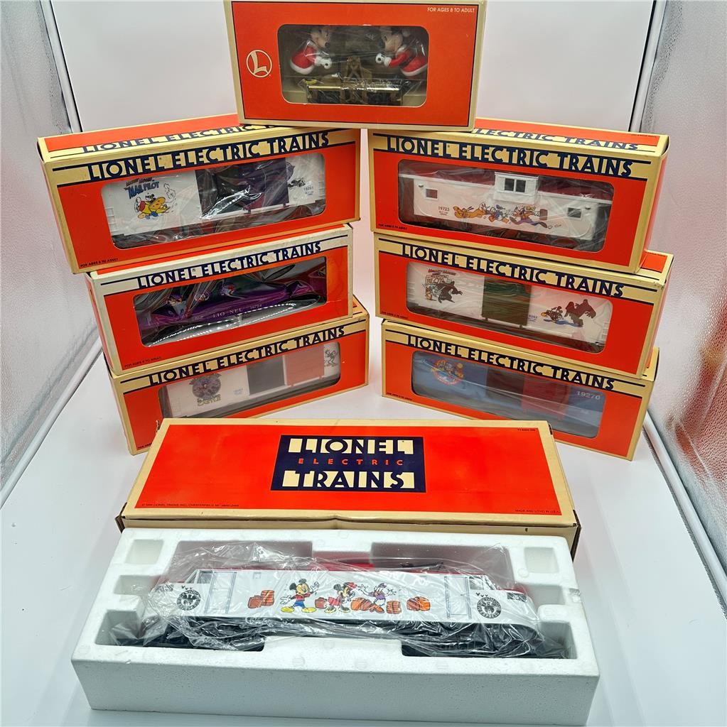 Vtg 1990s Disney Lionel Electric Train (Set of 8 Trains)
