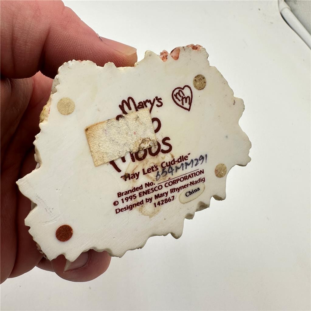Mary's Moo Moos Play Let's Cud-dle 1995