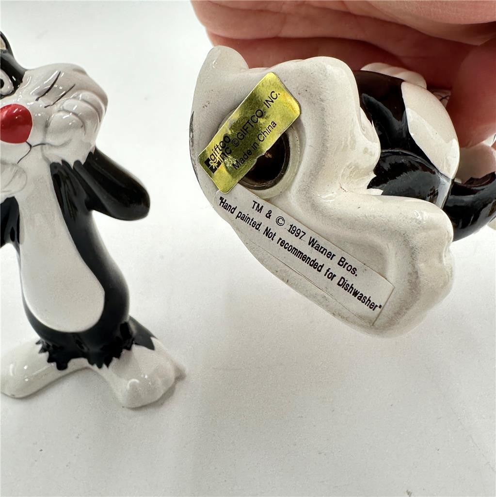 VINTAGE WARNER BROS SYLVESTER SALT AND PEPPER SHAKERS See Description