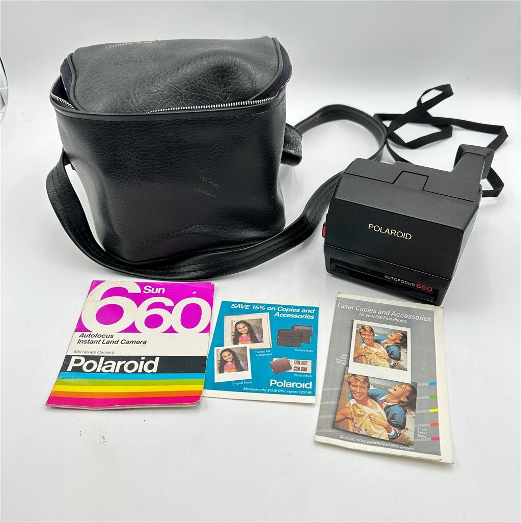 Vtg Polaroid Autofocus 660 w/ Strap and Case Untested