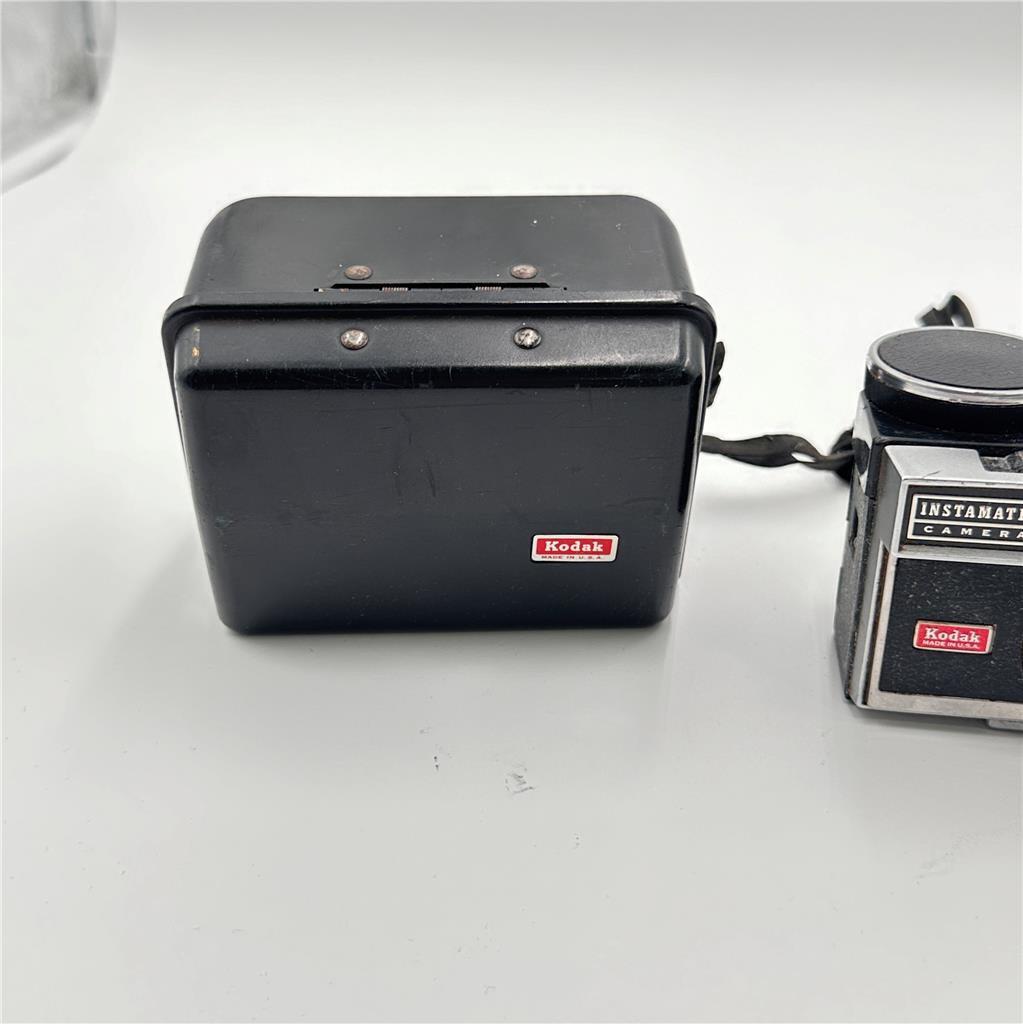 Kodak Instamatic 404 Camera - Vintage Untested With Case