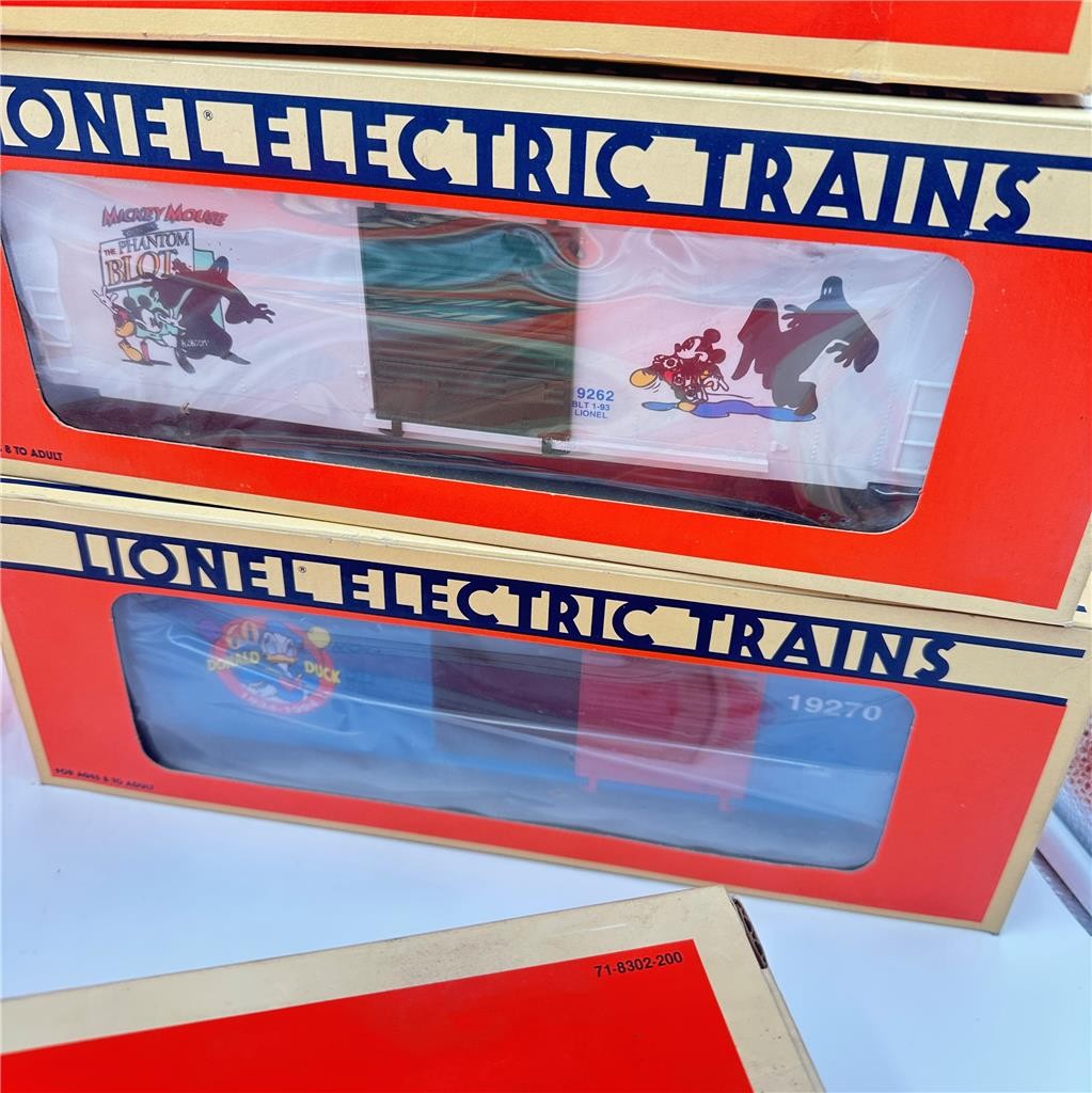 Vtg 1990s Disney Lionel Electric Train (Set of 8 Trains)