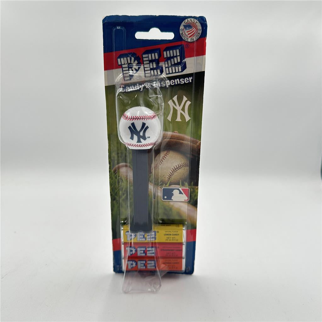 NY Yankees Vintage PEZ Candy Dispenser Sealed