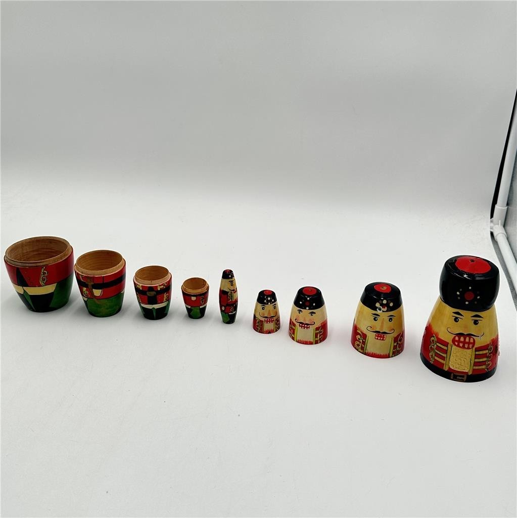 Vintage 1990 Russian Nesting Dolls Nutcracker