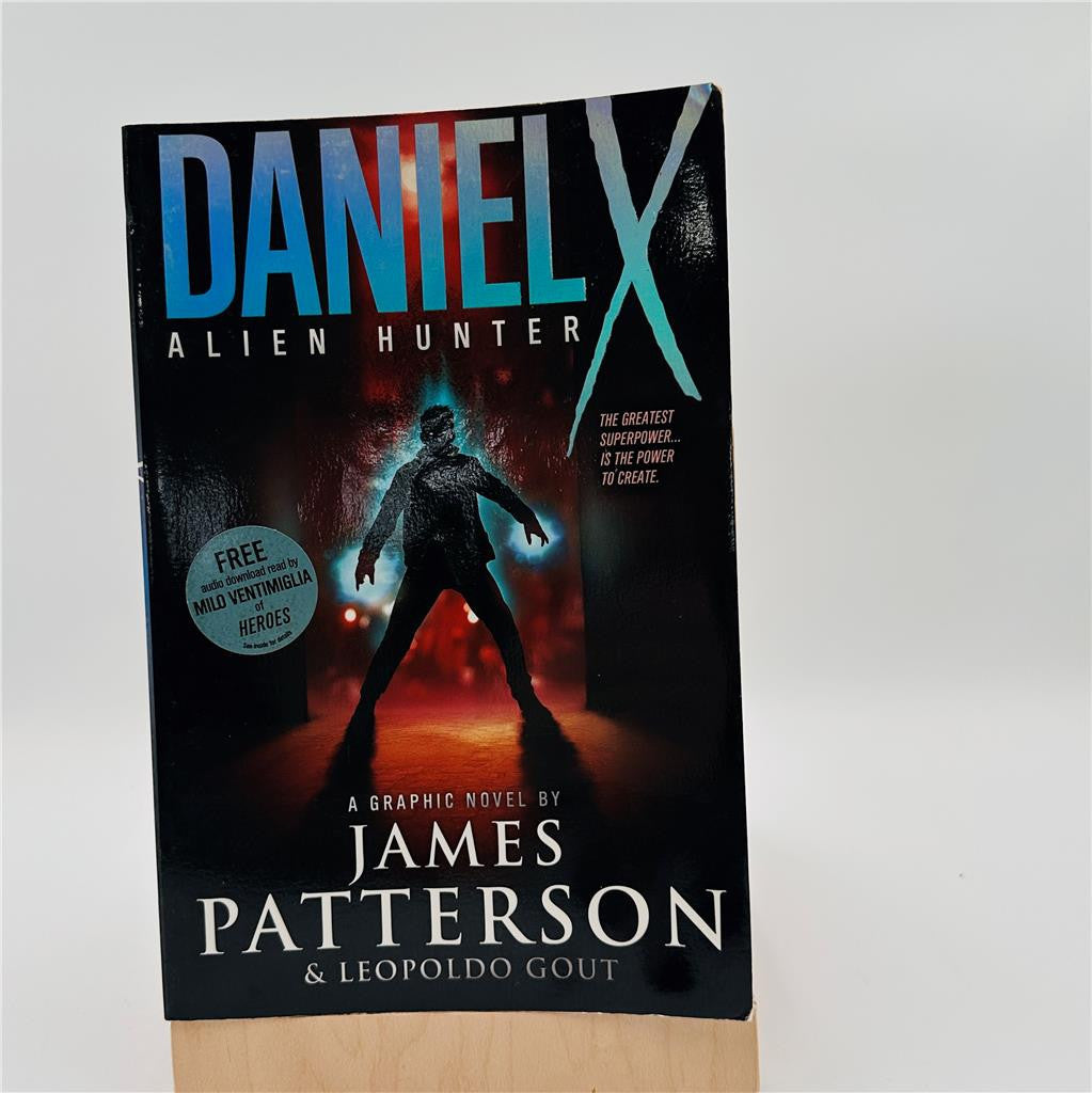 Daniel X: Alien Hunter: A Graphic Novel by James Patterson, Leopoldo Gout