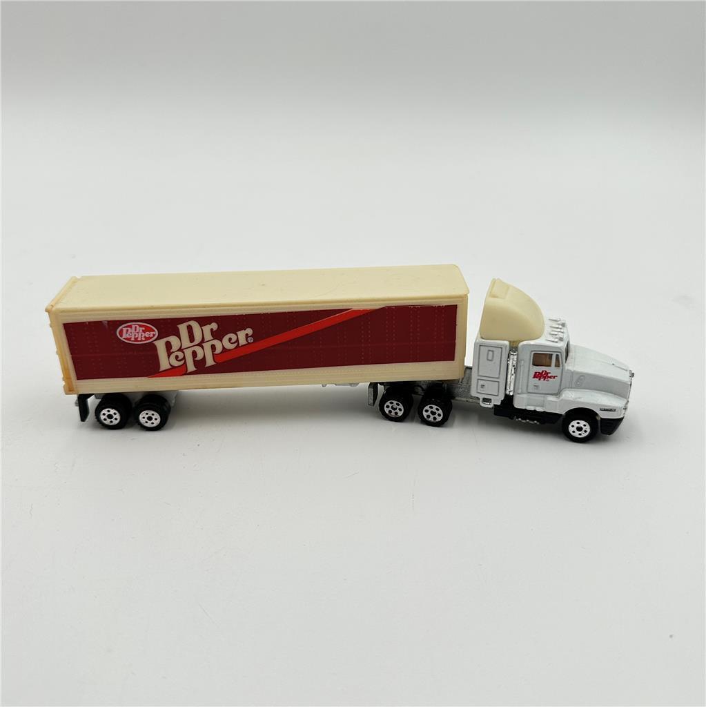 Road Champs Dr Pepper Kenworth Truck Trailer Die Cast Semi 1987